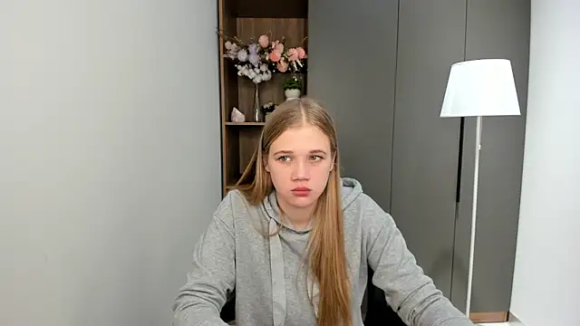 LuciaTiell online show from 10-29-25, 07:54