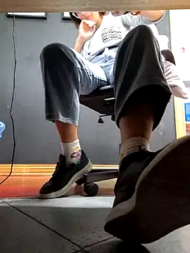 Piediniecollant online show from 11-03-25, 01:12