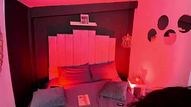 Snapshot of mia_jagger chatting on 02-18-26, 07:54 mia jagger online show from 02-18-26, 07:54