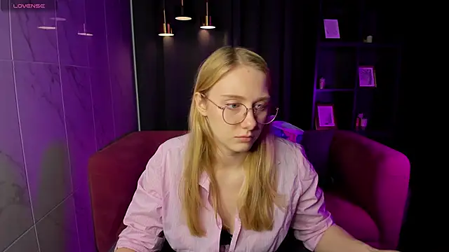 Liana Ln online show from 12-15-25, 01:26