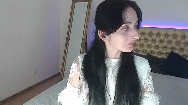 HayleyMills online show from 10-28-25, 11:25