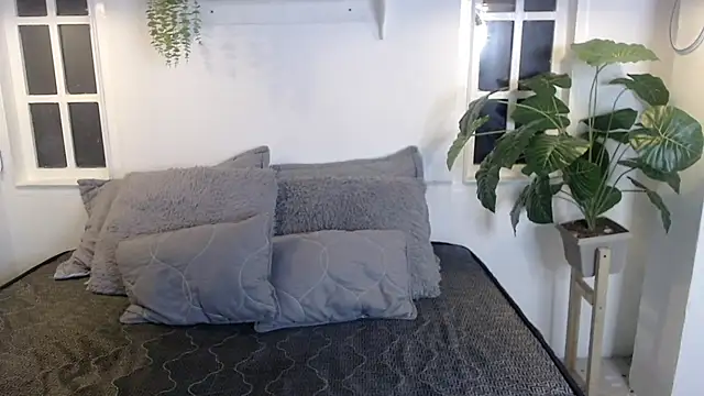 Snapshot of Noah__20 chatting on 10-31-25, 01:06 Noah 20 online show from 10-31-25, 01:06