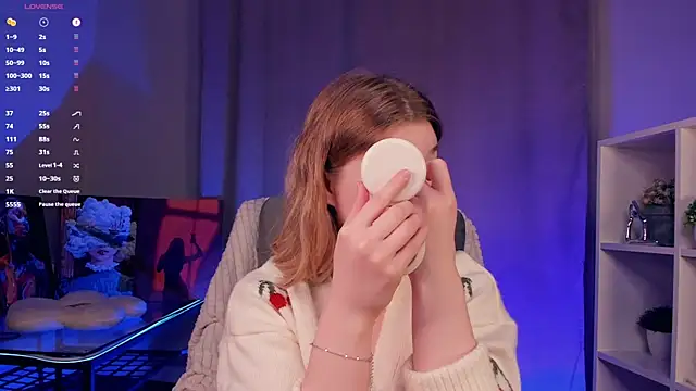 NicoletteTegeler online show from 10-31-25, 08:04