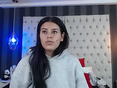 Snapshot of Camile_Petite chatting on 11-03-25, 07:26 Camile Petite online show from 11-03-25, 07:26