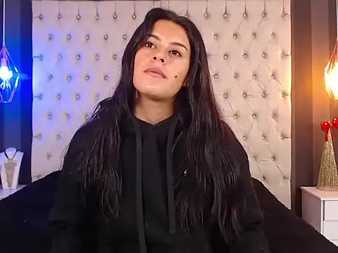 Snapshot of Camile_Petite chatting on 11-04-25, 07:35 Camile Petite online show from 11-04-25, 07:35