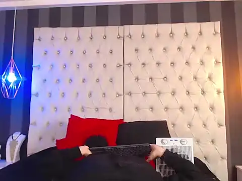 Snapshot of Camile_Petite chatting on 11-06-25, 07:26 Camile Petite online show from 11-06-25, 07:26