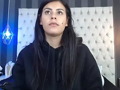 Snapshot of Camile_Petite chatting on 11-07-25, 08:09 Camile Petite online show from 11-07-25, 08:09