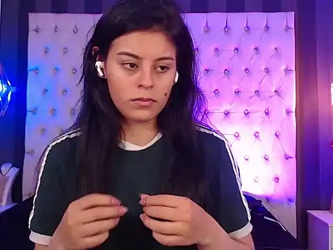 Snapshot of Camile_Petite chatting on 11-10-25, 07:46 Camile Petite online show from 11-10-25, 07:46