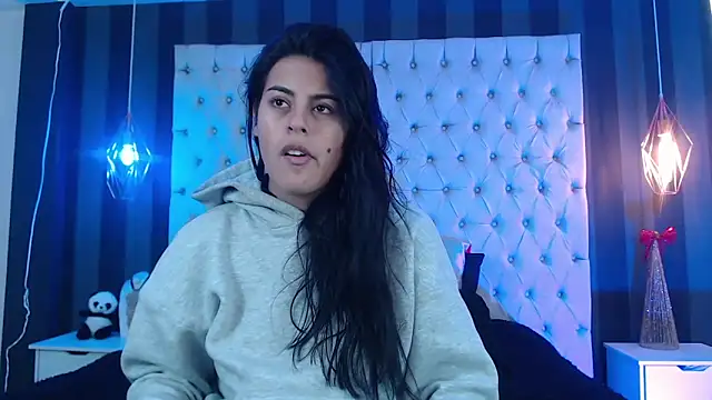 Snapshot of Camile_Petite chatting on 11-15-25, 08:38 Camile Petite online show from 11-15-25, 08:38