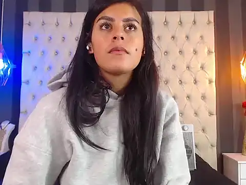 Snapshot of Camile_Petite chatting on 11-22-25, 07:35 Camile Petite online show from 11-22-25, 07:35