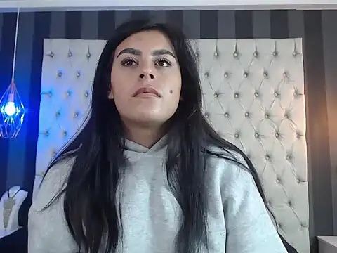 Snapshot of Camile_Petite chatting on 11-25-25, 07:36 Camile Petite online show from 11-25-25, 07:36