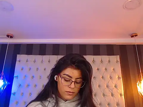 Snapshot of Camile_Petite chatting on 11-26-25, 07:59 Camile Petite online show from 11-26-25, 07:59