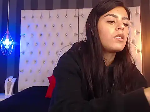 Snapshot of Camile_Petite chatting on 11-29-25, 08:23 Camile Petite online show from 11-29-25, 08:23