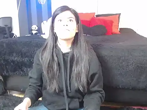 Snapshot of Camile_Petite chatting on 12-04-25, 07:55 Camile Petite online show from 12-04-25, 07:55