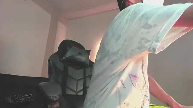 Snapshot of Senpai_Lover chatting on 11-27-25, 08:11 Senpai Lover online show from 11-27-25, 08:11