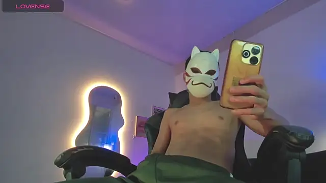 Snapshot of Senpai_Lover chatting on 12-18-25, 08:37 Senpai Lover online show from 12-18-25, 08:37