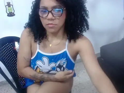 Snapshot of IsabellaMoretti_ chatting on 10-28-25, 10:01 IsabellaMoretti online show from 10-28-25, 10:01