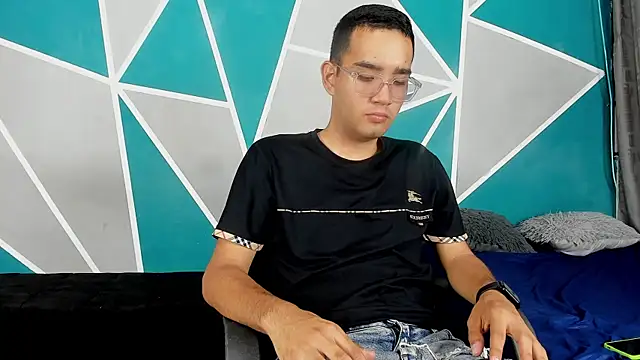 kenny boy23 online show from 10-28-25, 07:16