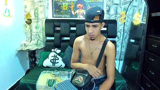 Snapshot of Latin_Duo13 chatting on 11-25-25, 07:25 Latin Duo13 online show from 11-25-25, 07:25