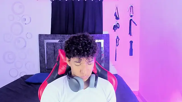 Snapshot of Maximiliano_Khalil chatting on 11-09-25, 07:23 Maximiliano Khalil online show from 11-09-25, 07:23