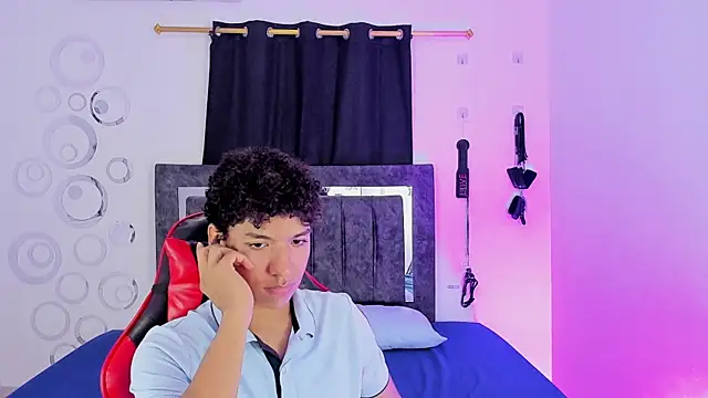 Snapshot of Maximiliano_Khalil chatting on 11-15-25, 08:05 Maximiliano Khalil online show from 11-15-25, 08:05