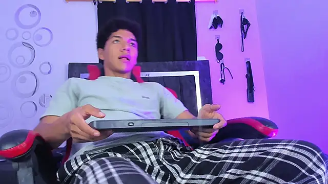 Snapshot of Maximiliano_Khalil chatting on 12-01-25, 07:41 Maximiliano Khalil online show from 12-01-25, 07:41