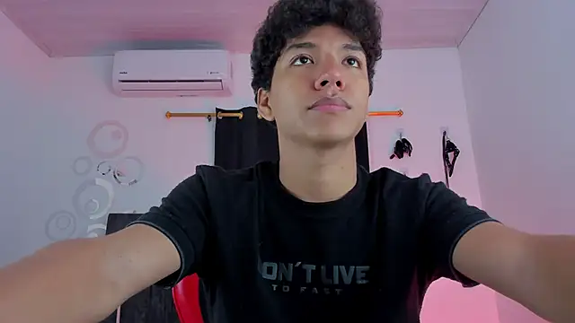 Snapshot of Maximiliano_Khalil chatting on 12-03-25, 07:01 Maximiliano Khalil online show from 12-03-25, 07:01