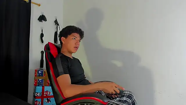 Maximiliano Khalil online show from 12-14-25, 07:51