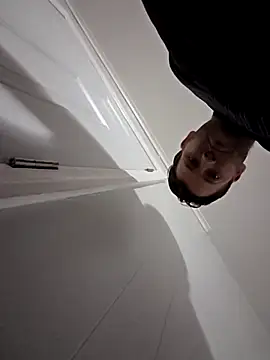 maik05262 online show from 10-28-25, 12:47