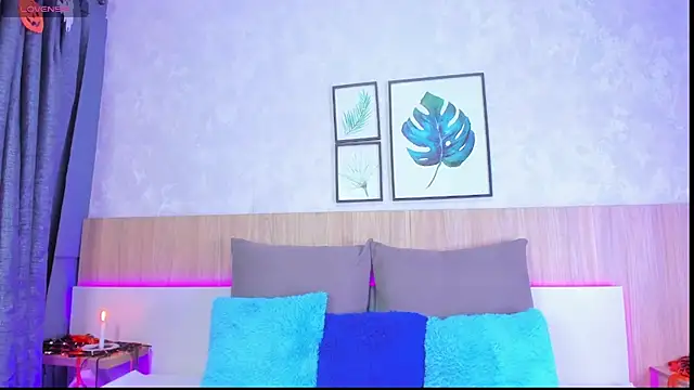 Snapshot of Alanna-Hank chatting on 10-28-25, 03:32 Alanna-Hank online show from 10-28-25, 03:32