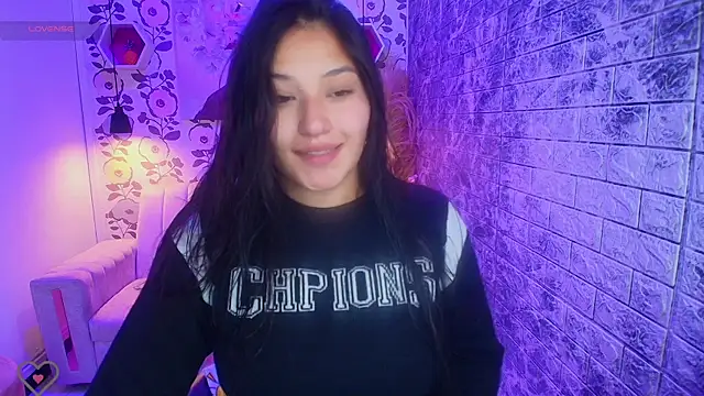 emmaa garciia online show from 11-20-25, 03:28