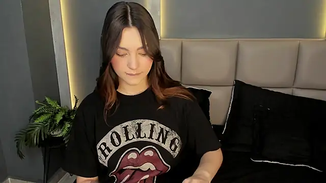 DakotaRussell  online show from 12-14-25, 12:32