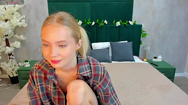 Melanie Ryer online show from 11-13-25, 01:37