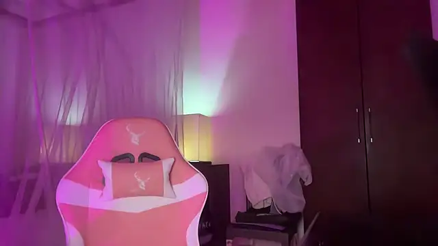 Snapshot of Bae_Belle chatting on 11-23-25, 08:03 Bae Belle online show from 11-23-25, 08:03