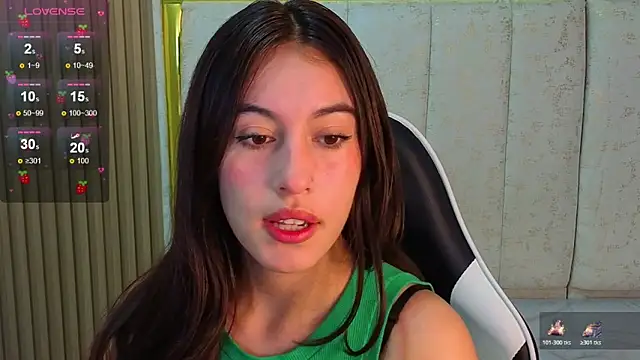 Snapshot of Nikka_Tx chatting on 12-14-25, 01:05 Nikka Tx online show from 12-14-25, 01:05