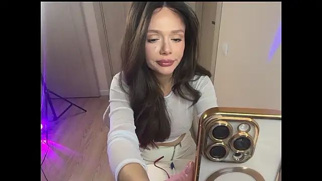 Snapshot of Lisa_Graham chatting on 12-16-25, 05:45 Lisa Graham online show from 12-16-25, 05:45