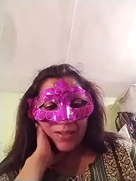 Snapshot of LOVE__RANI chatting on 11-15-25, 01:07 LOVE RANI online show from 11-15-25, 01:07