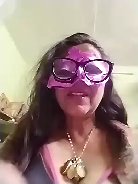 Snapshot of LOVE__RANI chatting on 12-20-25, 01:40 LOVE RANI online show from 12-20-25, 01:40