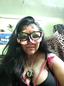 Snapshot of LOVE__RANI chatting on 04-15-26, 07:15 LOVE RANI online show from 04-15-26, 07:15