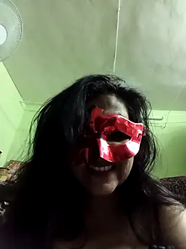 Snapshot of LOVE__RANI chatting on 05-18-26, 04:18 LOVE RANI online show from 05-18-26, 04:18