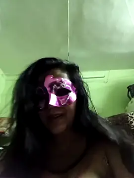 Snapshot of LOVE__RANI chatting on 05-20-26, 07:09 LOVE RANI online show from 05-20-26, 07:09