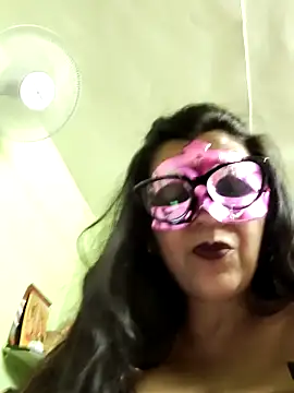 Snapshot of LOVE__RANI chatting on 06-14-26, 06:54 LOVE RANI online show from 06-14-26, 06:54