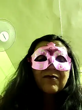 Snapshot of LOVE__RANI chatting on 06-18-26, 06:56 LOVE RANI online show from 06-18-26, 06:56