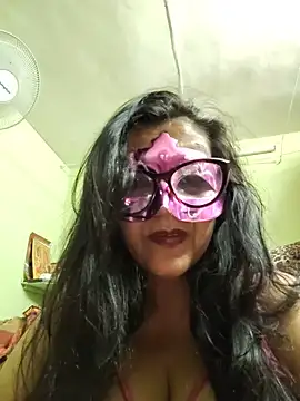 Snapshot of LOVE__RANI chatting on 06-19-26, 07:56 LOVE RANI online show from 06-19-26, 07:56