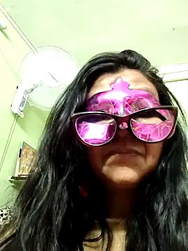 Snapshot of LOVE__RANI chatting on 07-13-26, 07:44 LOVE RANI online show from 07-13-26, 07:44