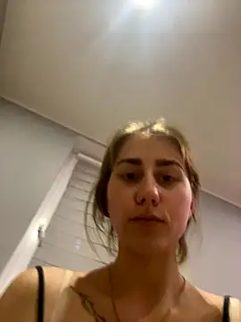 Snapshot of Aliccaa chatting on 10-28-25, 06:32 Aliccaa online show from 10-28-25, 06:32