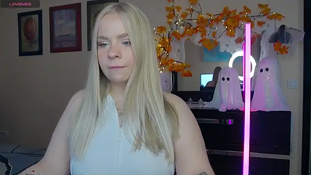 LisaCandy1 online show from 10-30-25, 07:43