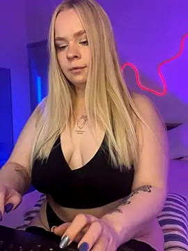 LisaCandy1 online show from 12-03-25, 04:38