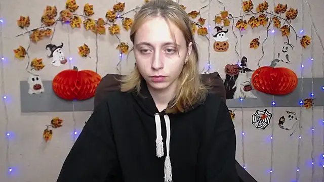 TracyLll online show from 11-04-25, 01:32