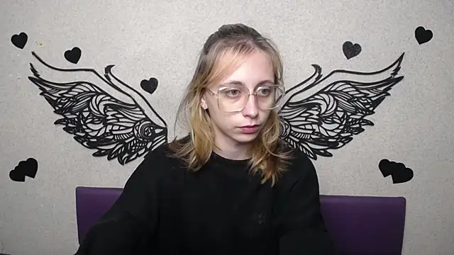 TracyLll online show from 11-30-25, 11:47